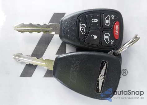 2005 Chrysler Town & Country Touring from USA, damaged, VIN 2C4GP54L35R207460